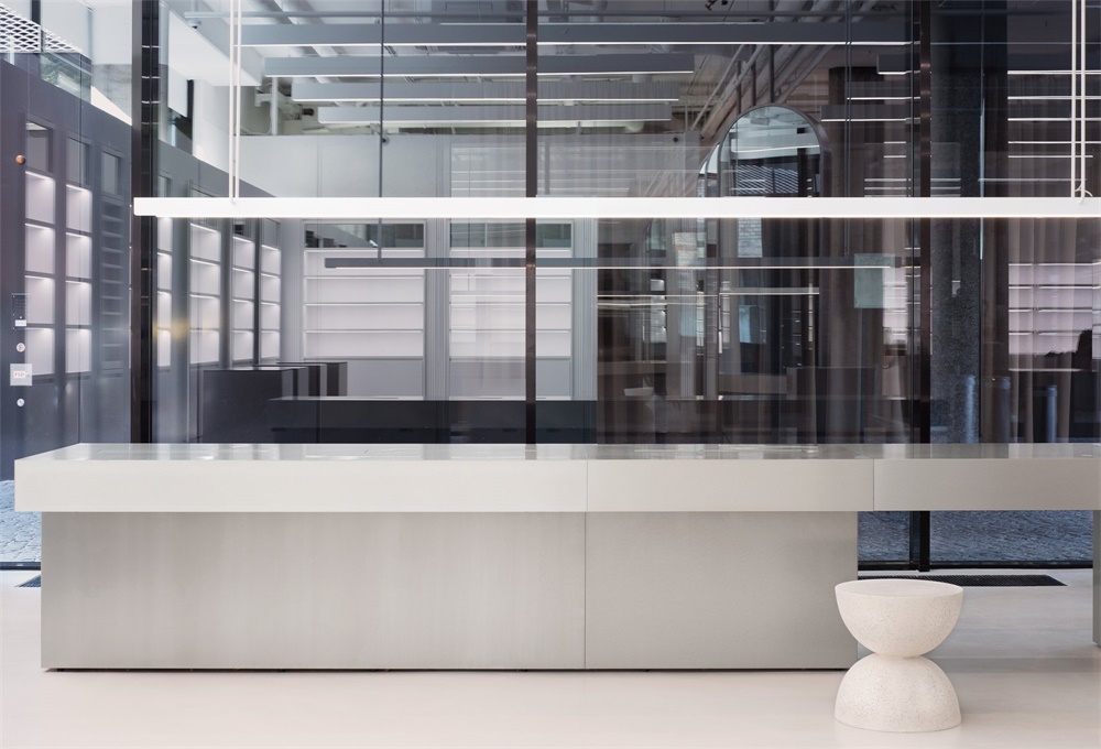 極簡主義，柏林，商業空間，“ins -worthy”美容院，改造設計，Batek Architekten