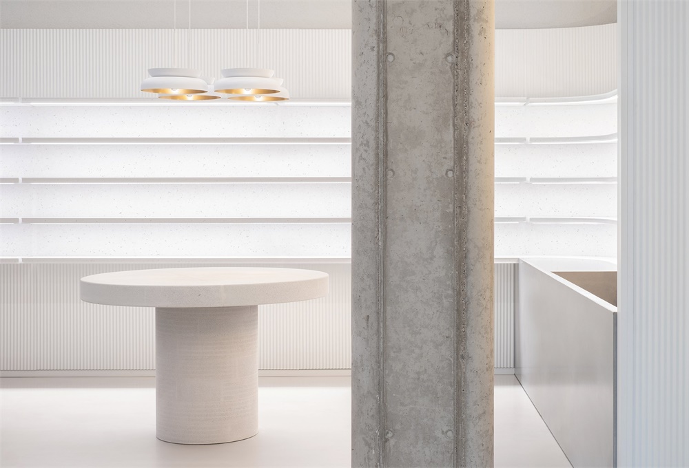 極簡主義，柏林，商業空間，“ins -worthy”美容院，改造設計，Batek Architekten