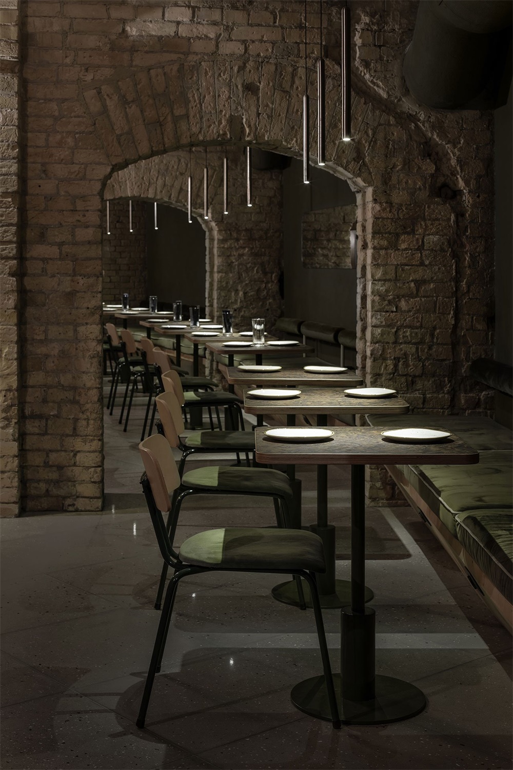 Balthazar地下酒吧,烏克蘭基輔,Rina Lovko,酒吧設計,餐飲空間,倉庫改造