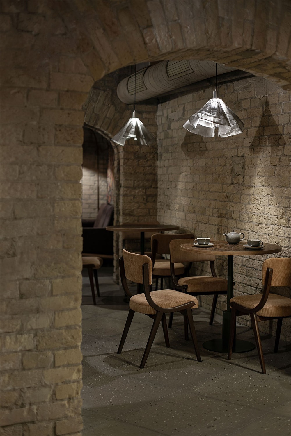 Balthazar地下酒吧,烏克蘭基輔,Rina Lovko,酒吧設計,餐飲空間,倉庫改造