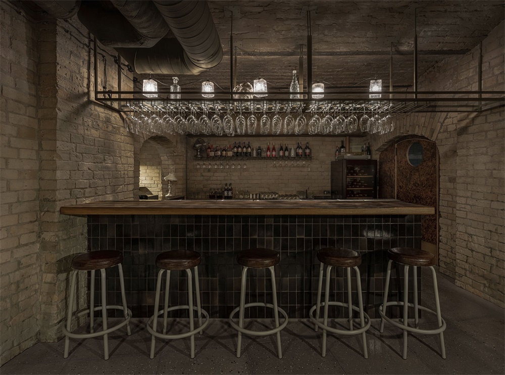 Balthazar地下酒吧,烏克蘭基輔,Rina Lovko,酒吧設計,餐飲空間,倉庫改造