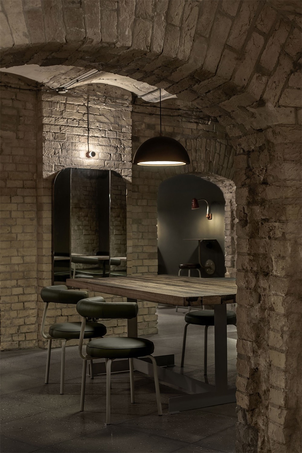 Balthazar地下酒吧,烏克蘭基輔,Rina Lovko,酒吧設計,餐飲空間,倉庫改造