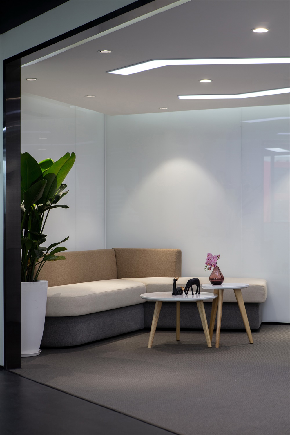 辦公空間,國內辦公室設計,深圳,振業集團子公司辦公室,裏外營造