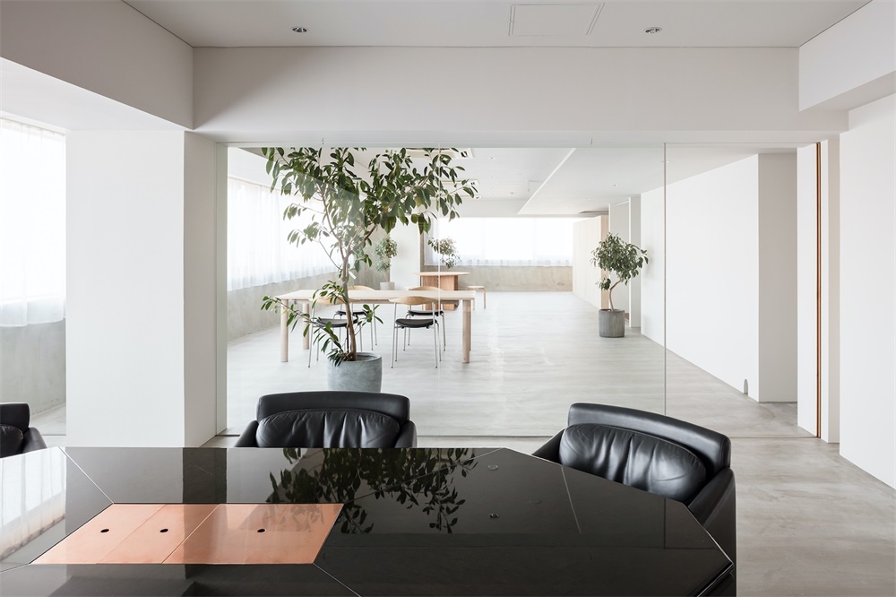 辦公空間，極簡辦公空間，大阪，辦公室設計，國外辦公室設計，Tsubasa Iwahashi Architects