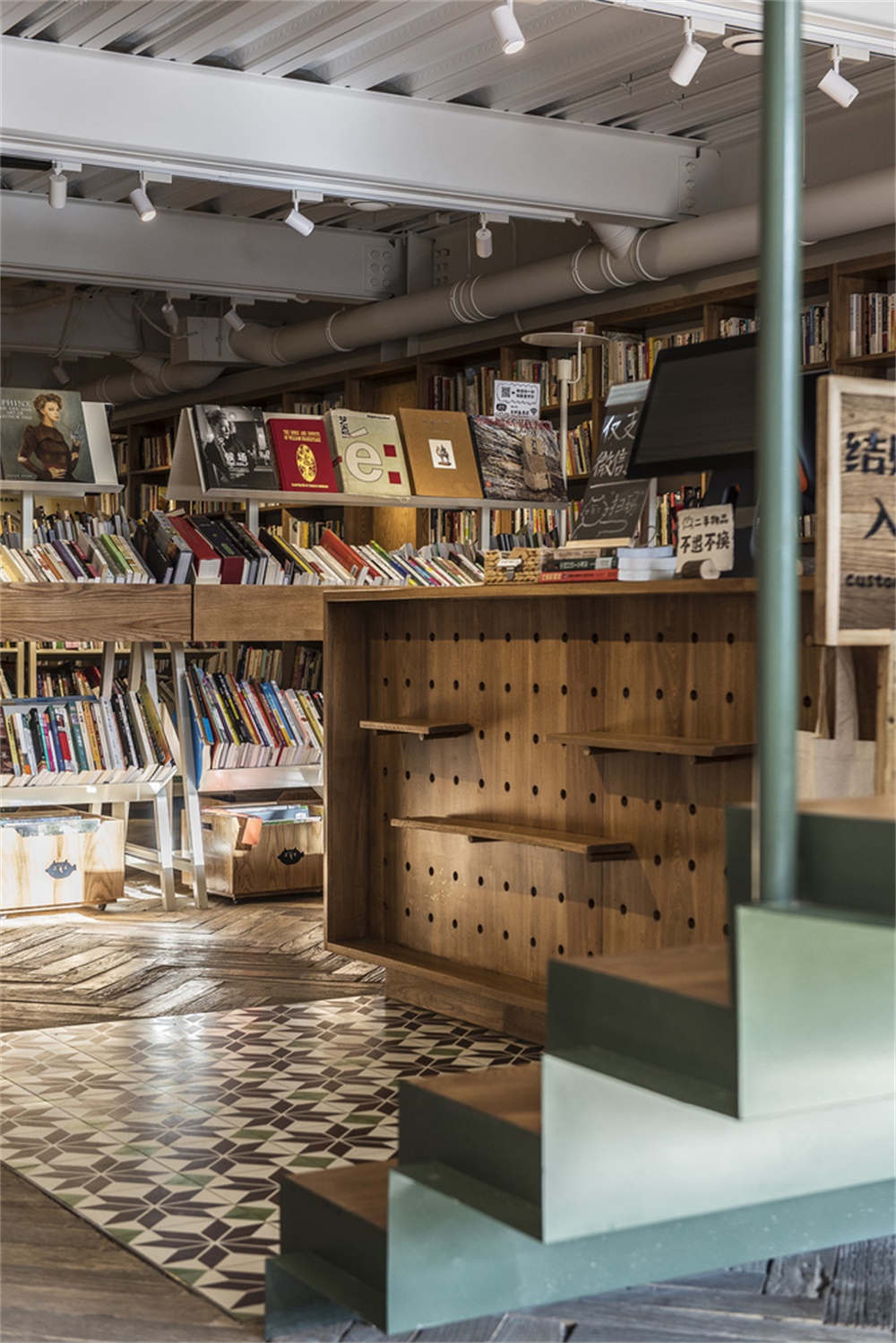 商業空間，多抓魚線下空間，未來以北工作室，書店設計，北京，懷舊空間