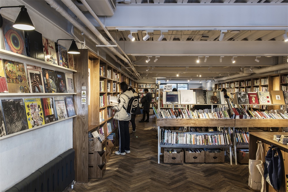 商業空間，多抓魚線下空間，未來以北工作室，書店設計，北京，懷舊空間