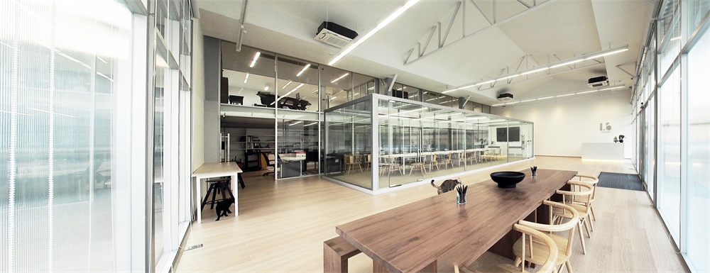 辦公空間，曼穀，建築改造，建築外立麵設計，辦公室設計，獨棟辦公室設計