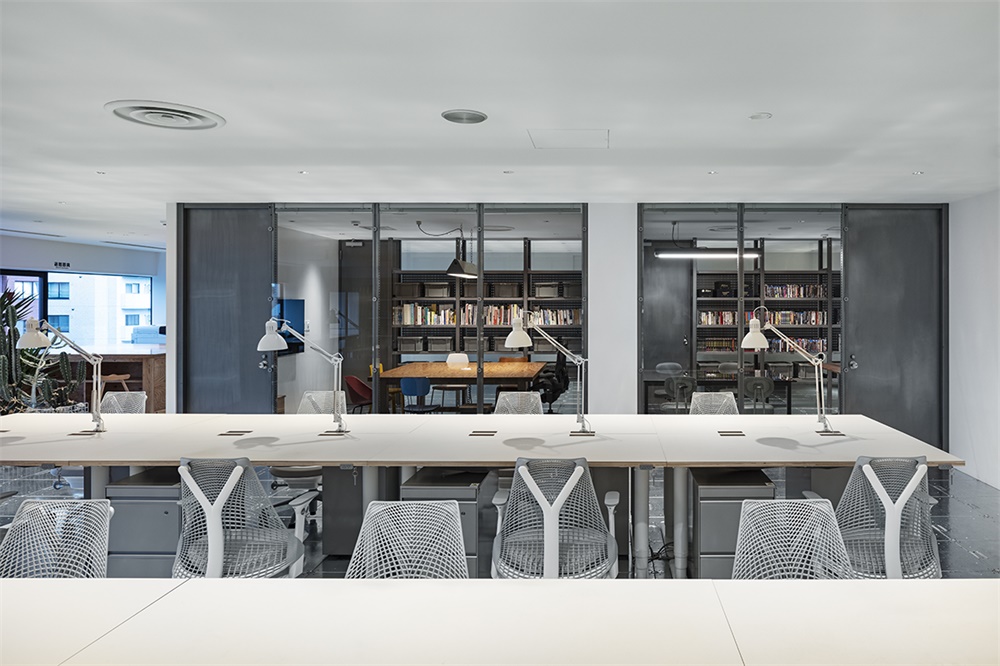 辦公空間，東京，Schemata Architects，日式極簡設計，辦公室設計，Rhizomatiks，金屬感