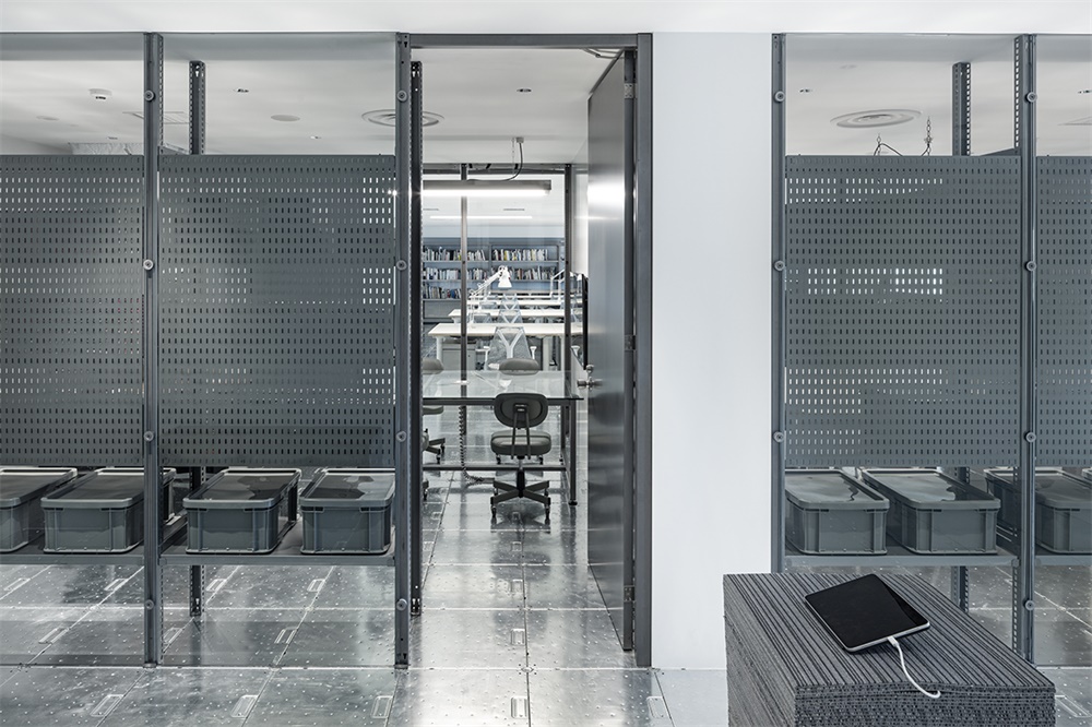 辦公空間，東京，Schemata Architects，日式極簡設計，辦公室設計，Rhizomatiks，金屬感