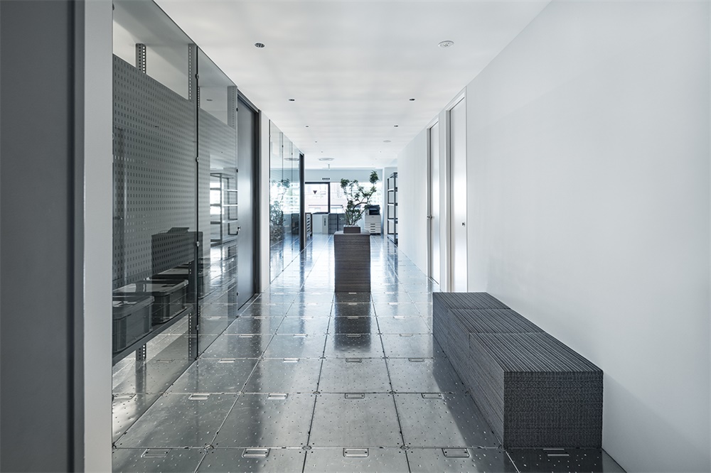 辦公空間，東京，Schemata Architects，日式極簡設計，辦公室設計，Rhizomatiks，金屬感