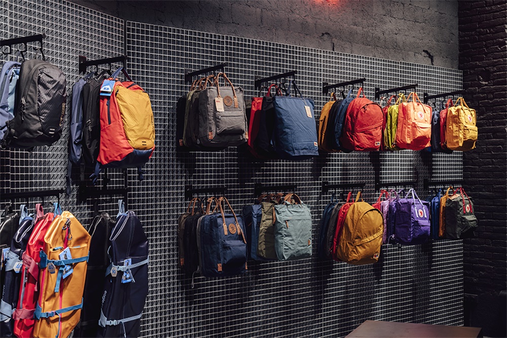 商業空間,零售空間,概念店設計,品牌店設計,巴塞羅那,CATBAG,箱包店鋪設計