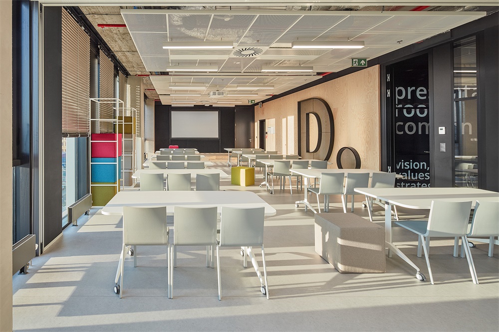 辦公空間，Deloitte，德勤會計師事務所，布拉格，辦公室設計，現代風格辦公室