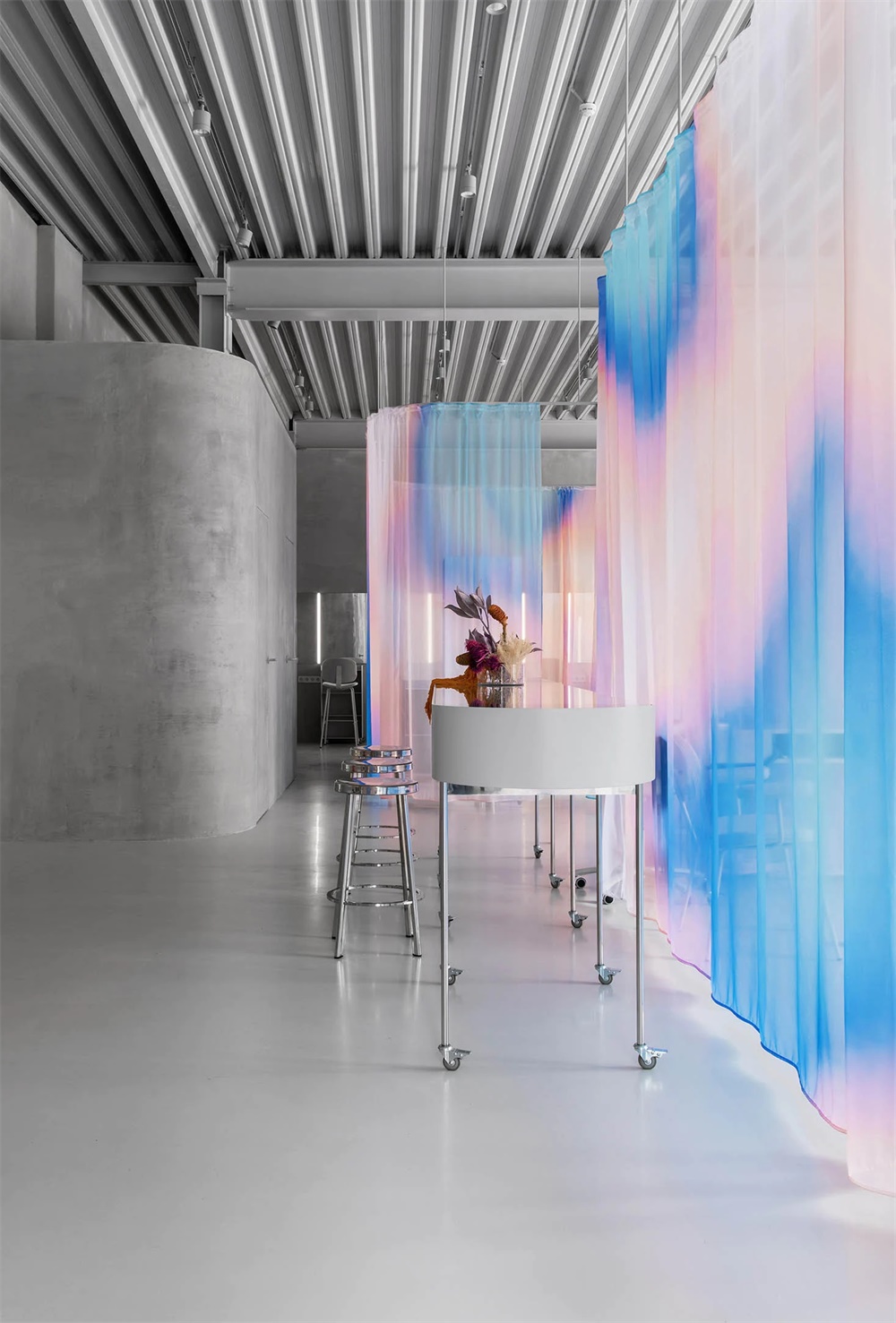 辦公空間,聯合辦公空間,美容聯合辦公空間,共享辦公室,國外聯合辦公空間,Eduard Eremchuk