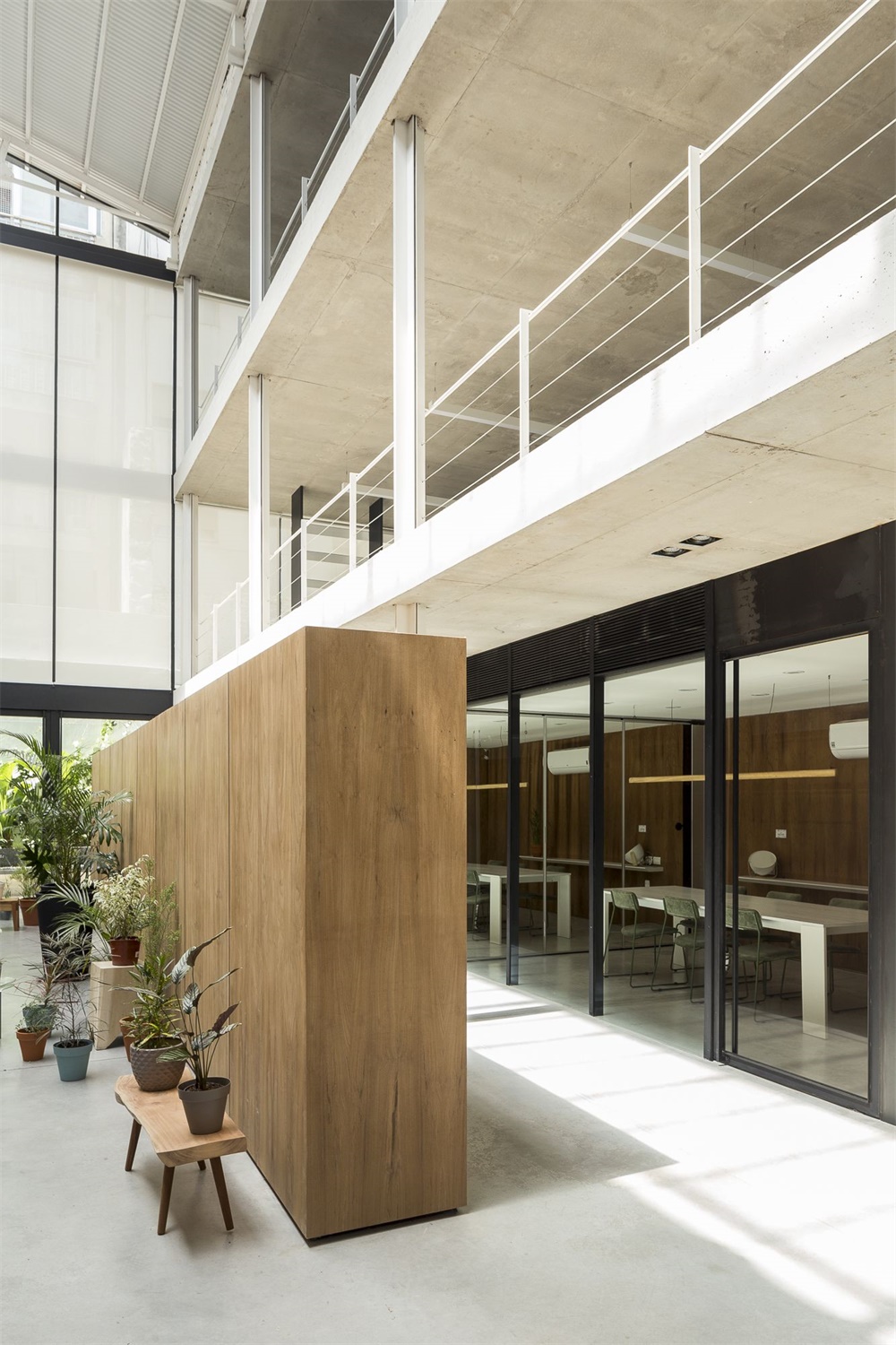 辦公空間,廠房改造,工業風辦公室,倉庫陳列室,紡織品公司辦公室,建築立麵改造設計