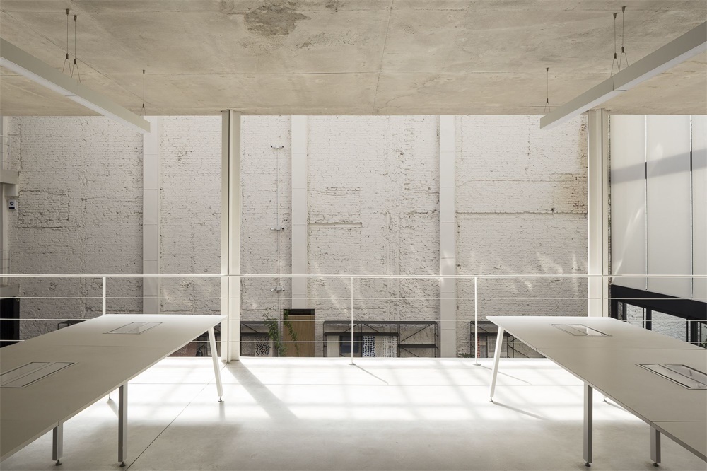 辦公空間,廠房改造,工業風辦公室,倉庫陳列室,紡織品公司辦公室,建築立麵改造設計