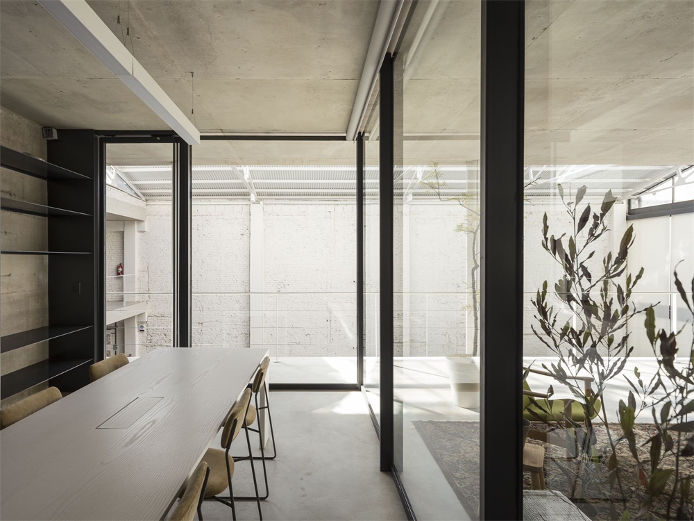 辦公空間,廠房改造,工業風辦公室,倉庫陳列室,紡織品公司辦公室,建築立麵改造設計