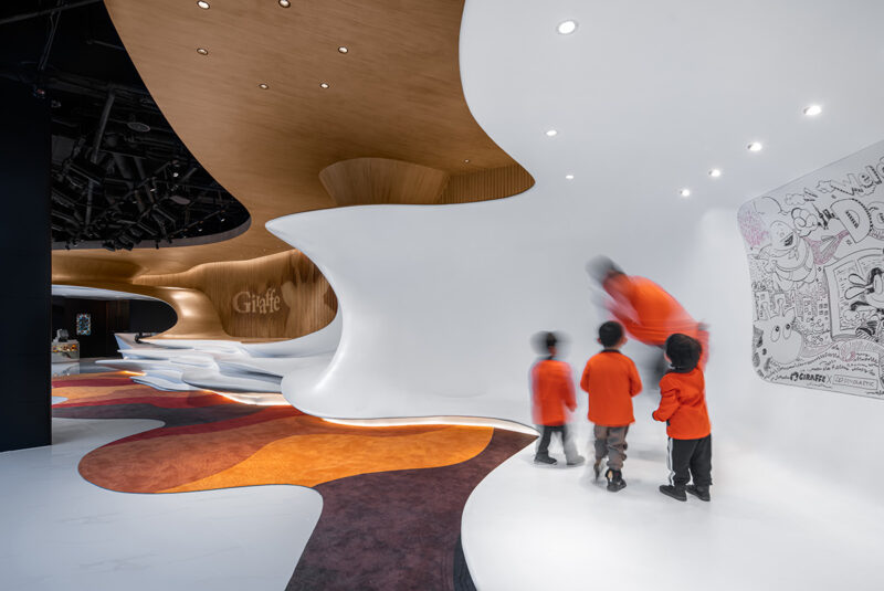 杜茲設計 | 流動的篇章：長頸鹿美語前灘空間設計