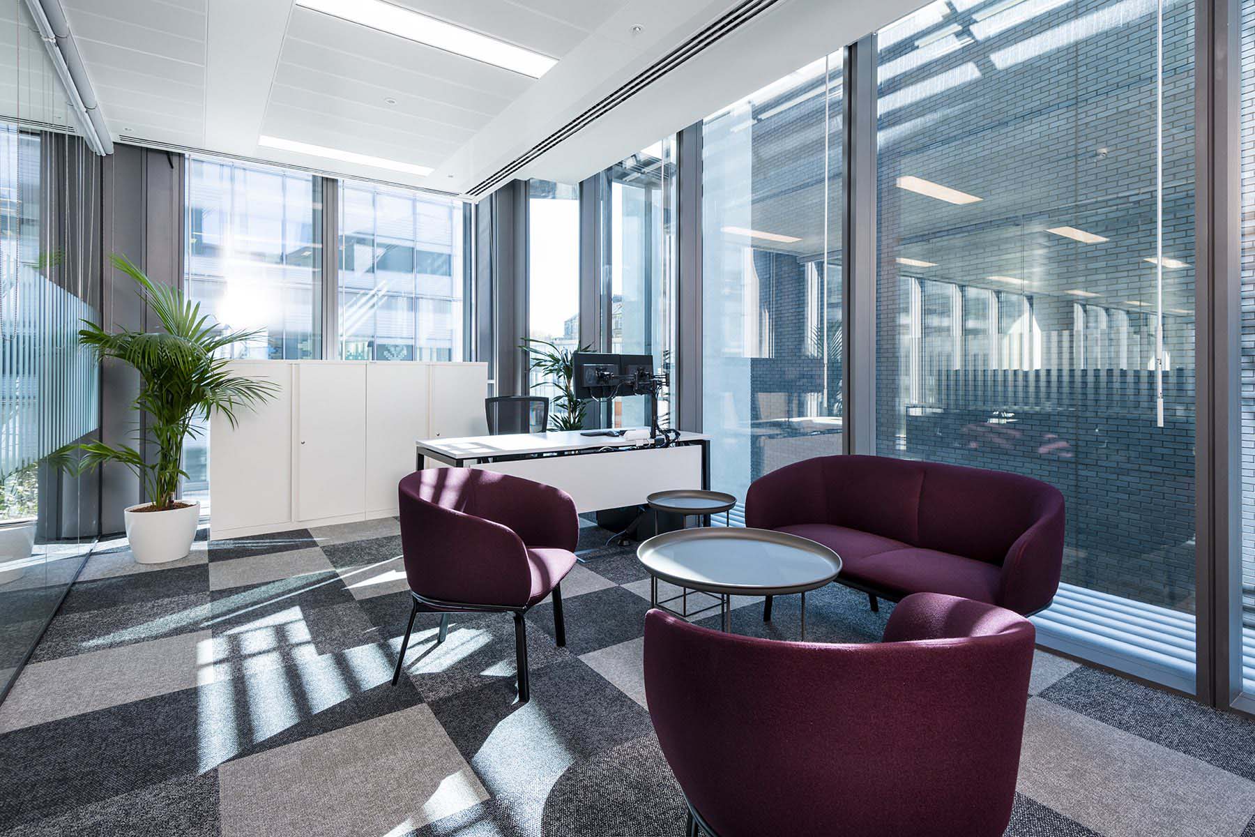 辦公室設計,辦公空間設計,國外辦公室設計,列車運營公司辦公室,開放式辦公室設計,現代風格辦公室設計