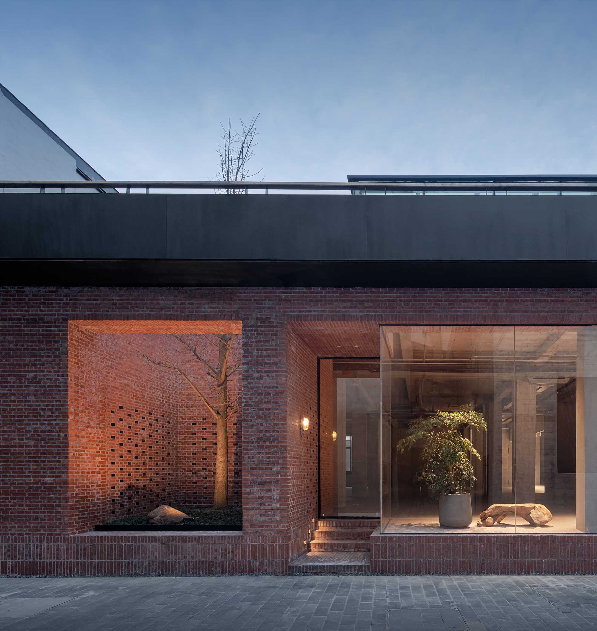 建築改造,建築改造設計,廠房改造,廠房改造設計,文化建築改造,展覽類建築改造,藝術空間改造設計,藝術空間改造,創意辦公室,創意辦公空間設計,創意辦公改造,舊建築改造設計,上海本哲建築,上海本哲建築設計公司,上海本哲建築設計作品