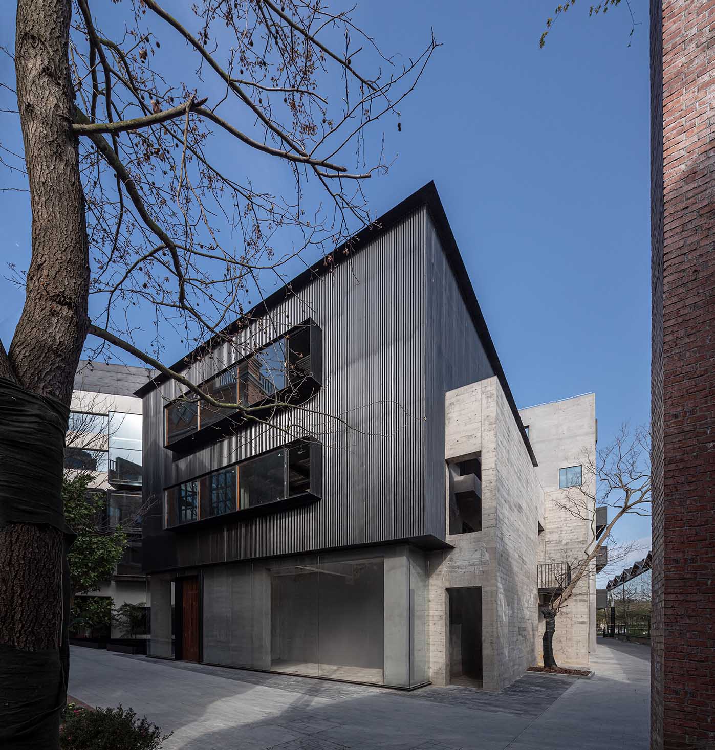 建築改造,建築改造設計,廠房改造,廠房改造設計,文化建築改造,展覽類建築改造,藝術空間改造設計,藝術空間改造,創意辦公室,創意辦公空間設計,創意辦公改造,舊建築改造設計,上海本哲建築,上海本哲建築設計公司,上海本哲建築設計作品