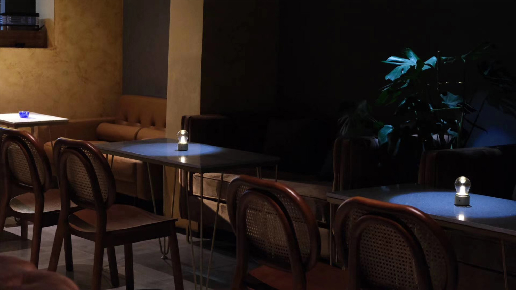 酒吧空間設計,酒吧設計,雞尾酒吧設計,咖啡廳設計,濟南酒吧設計,濟南麻雀雞尾酒空間,濟南麻雀雞尾酒酒吧,項目投稿,易本設計