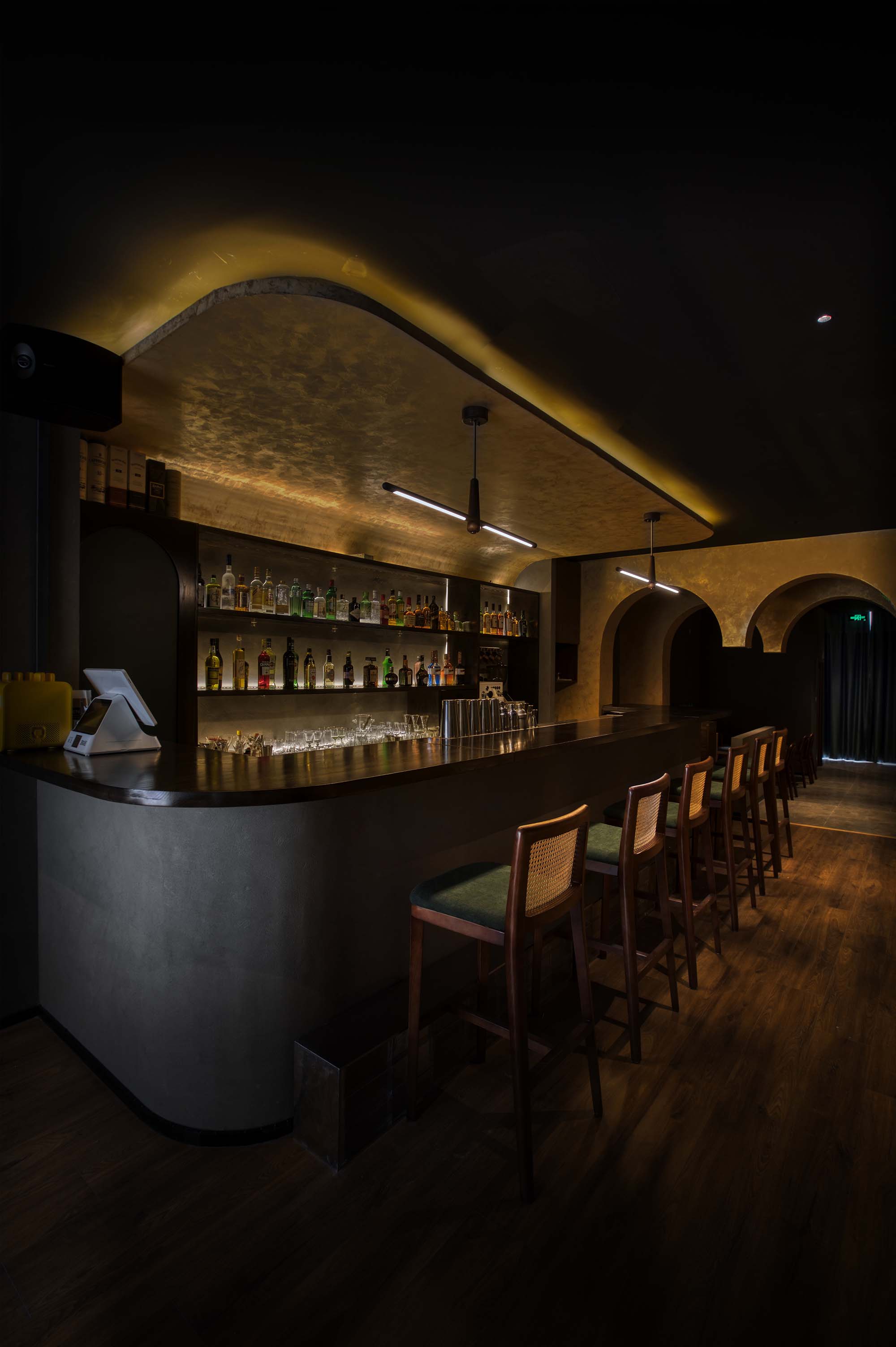 酒吧空間設計,酒吧設計,雞尾酒吧設計,咖啡廳設計,濟南酒吧設計,濟南麻雀雞尾酒空間,濟南麻雀雞尾酒酒吧,項目投稿,易本設計