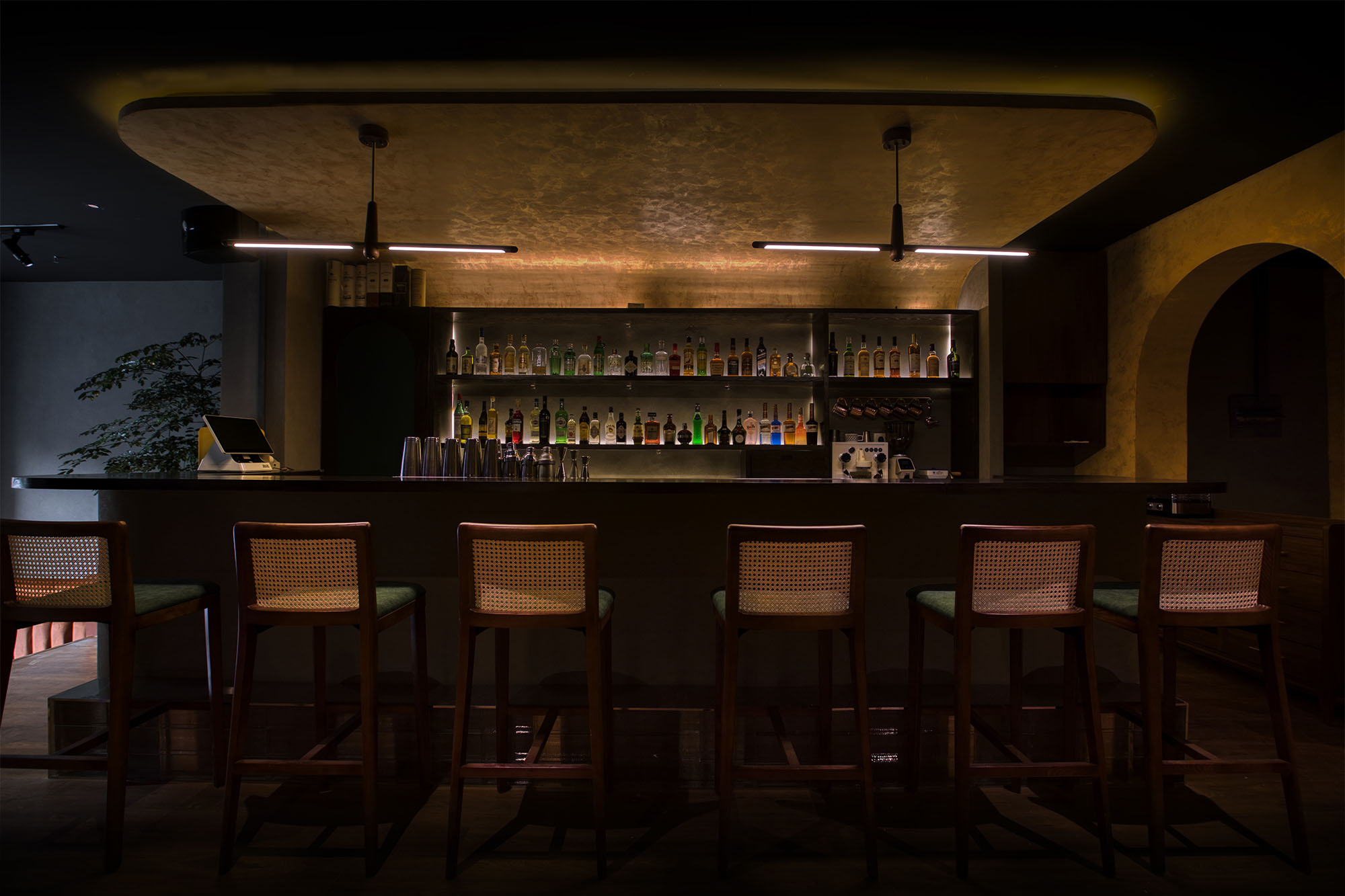 酒吧空間設計,酒吧設計,雞尾酒吧設計,咖啡廳設計,濟南酒吧設計,濟南麻雀雞尾酒空間,濟南麻雀雞尾酒酒吧,項目投稿,易本設計