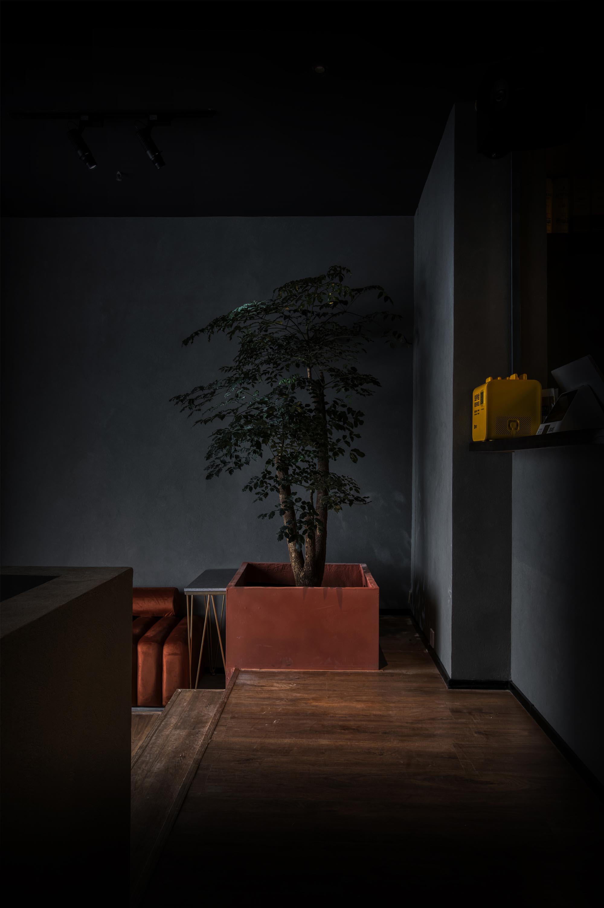 酒吧空間設計,酒吧設計,雞尾酒吧設計,咖啡廳設計,濟南酒吧設計,濟南麻雀雞尾酒空間,濟南麻雀雞尾酒酒吧,項目投稿,易本設計