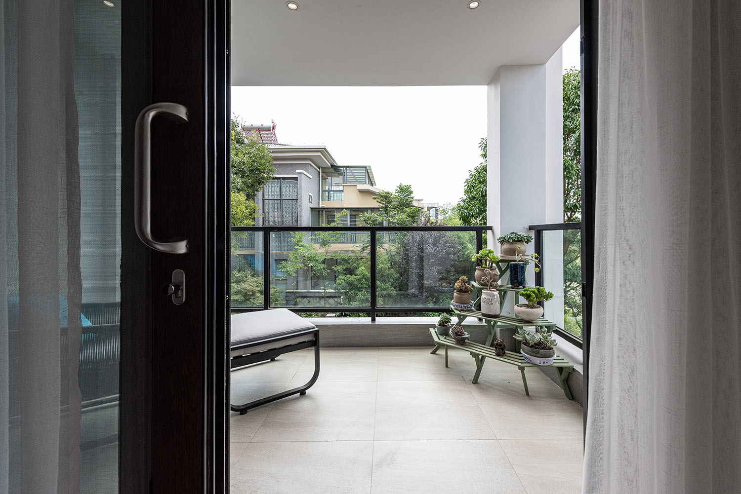 雲南家裝設計,雲南別墅設計,現代風格別墅,現代中式風格,現代中式風格別墅設計,住宅設計,別墅設計,家裝設計,家裝設計案例,家裝設計裝修效果圖,項目投稿,長空創作