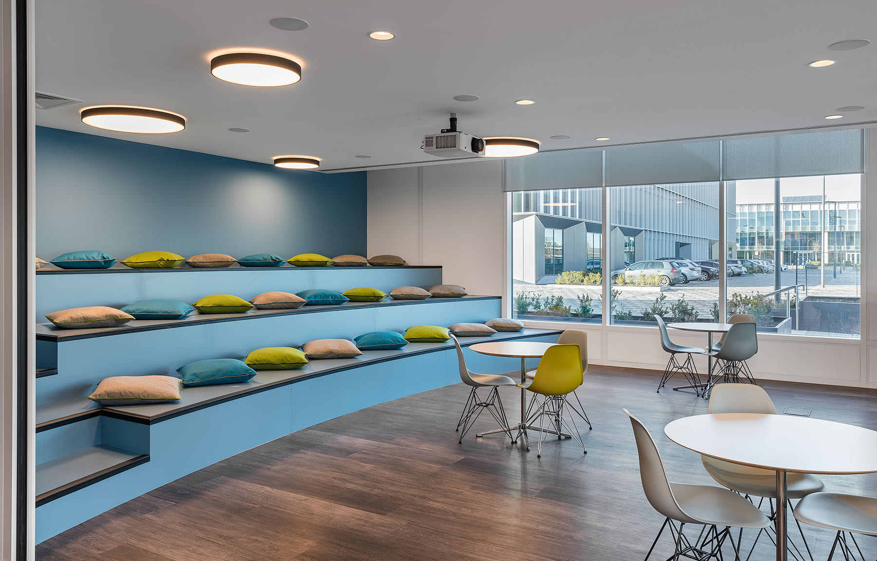 辦公室設計,軟件公司辦公室設計,科技公司辦公室設計,國外辦公室設計,辦公室設計案例,現代風格辦公室設計,Oktra