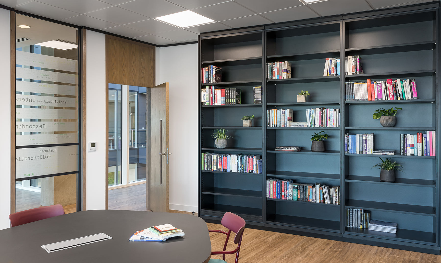 辦公室設計,軟件公司辦公室設計,科技公司辦公室設計,國外辦公室設計,辦公室設計案例,現代風格辦公室設計,Oktra