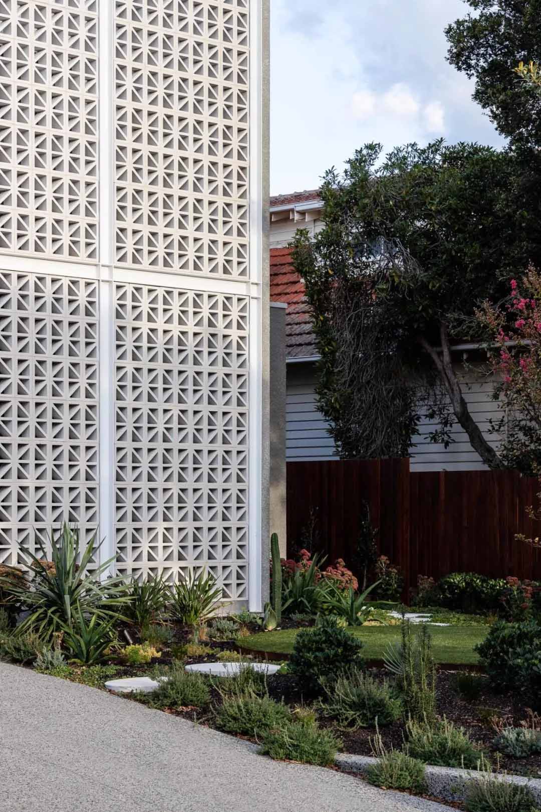 380㎡住宅設計,別墅設計,輕奢風格別墅設計,國外別墅設計,國外住宅設計,國外別墅設計案例,國外現代風格別墅設計,現代風格別墅設計,現代風格住宅案例,InForm