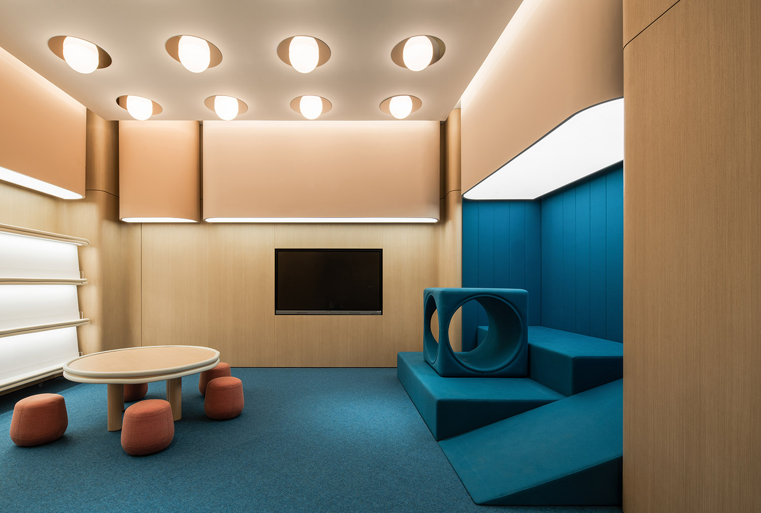 蔚來汽車NIO House成都萬象城店,成都蔚來汽車展廳,成都展廳設計,汽車展廳設計,體驗店設計,汽車體驗店設計,汽車銷售店設計,蔚來汽車,MOC設計,MOC DESIGN OFFICE,項目投稿