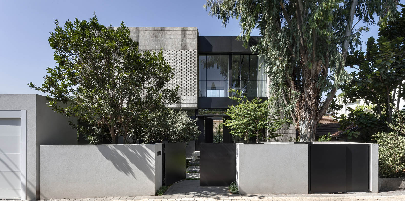 住宅設計,320㎡別墅設計,庭院設計,庭院住宅設計,國外別墅設計,國外住宅設計,國外別墅設計案例,國外現代風格別墅設計,現代風格別墅設計,現代風格住宅案例,黑白灰