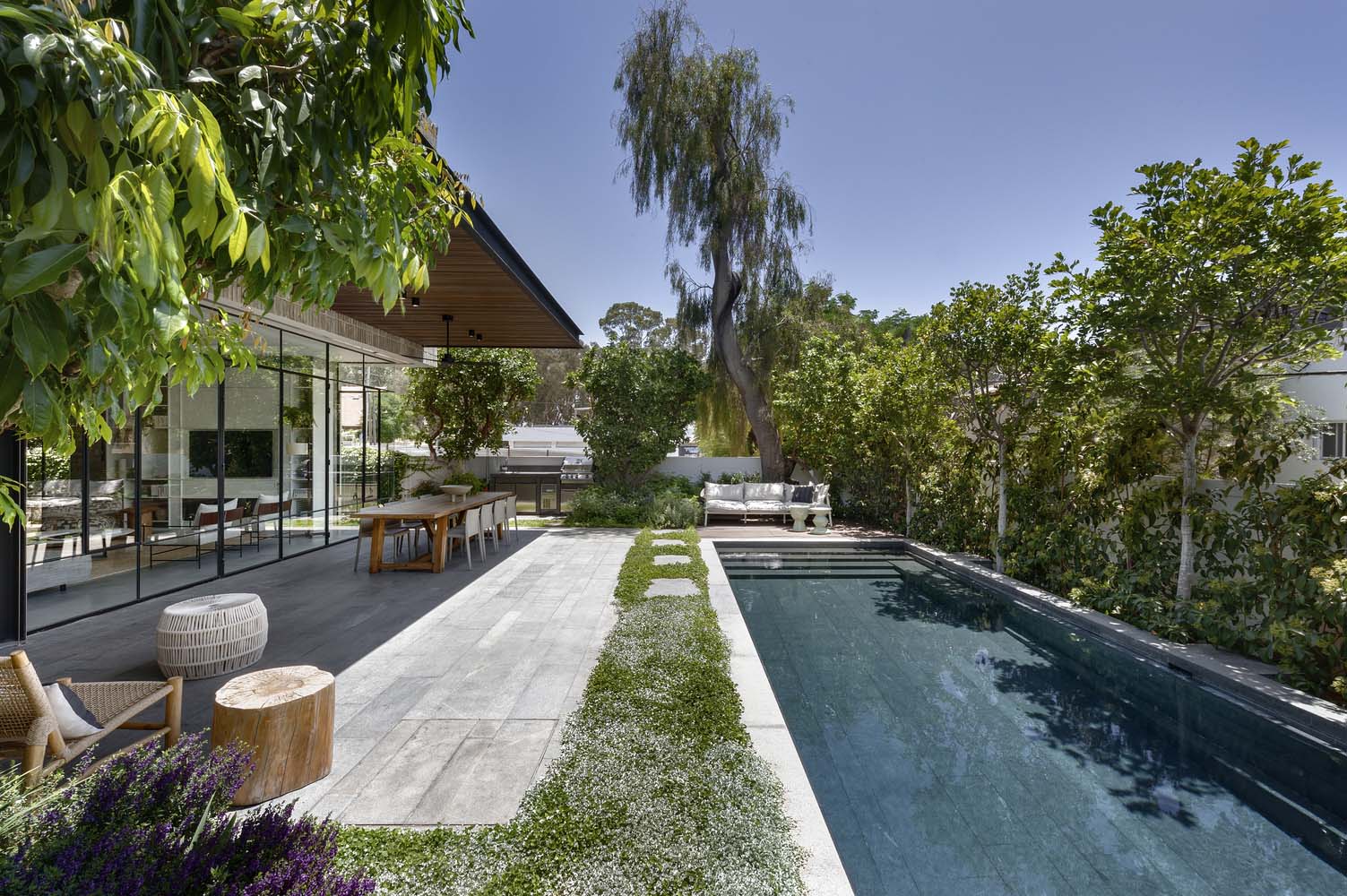 住宅設計,320㎡別墅設計,庭院設計,庭院住宅設計,國外別墅設計,國外住宅設計,國外別墅設計案例,國外現代風格別墅設計,現代風格別墅設計,現代風格住宅案例,黑白灰