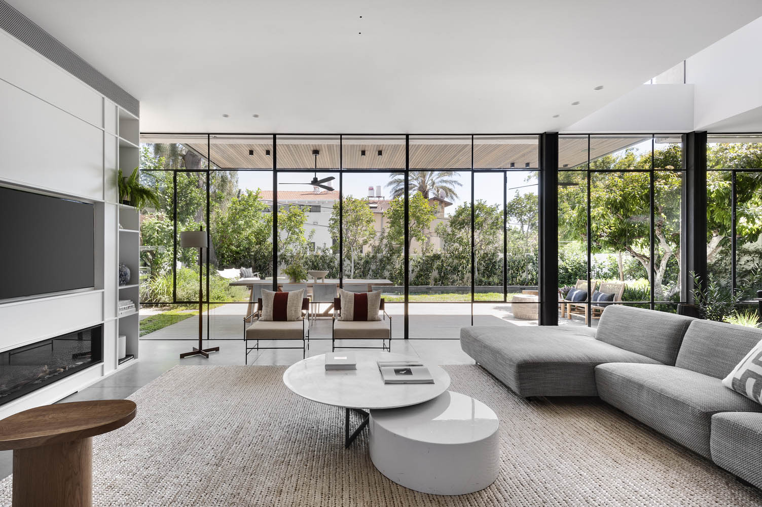 住宅設計,320㎡別墅設計,庭院設計,庭院住宅設計,國外別墅設計,國外住宅設計,國外別墅設計案例,國外現代風格別墅設計,現代風格別墅設計,現代風格住宅案例,黑白灰