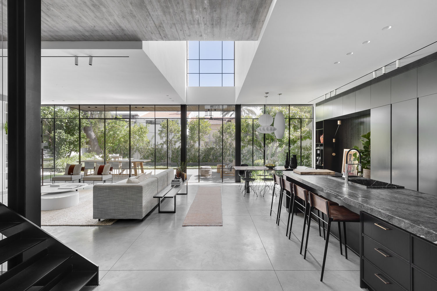 住宅設計,320㎡別墅設計,庭院設計,庭院住宅設計,國外別墅設計,國外住宅設計,國外別墅設計案例,國外現代風格別墅設計,現代風格別墅設計,現代風格住宅案例,黑白灰