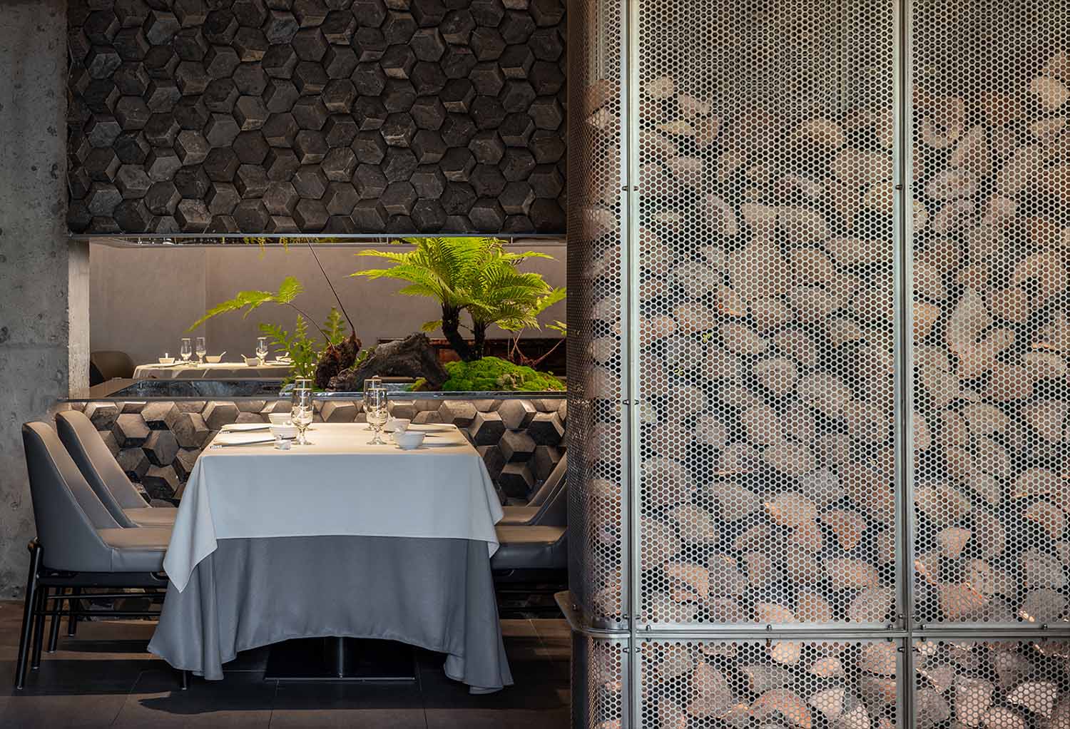 餐廳設計,烤鴨店設計,北京餐廳設計,北京烤鴨店設計,北京四季民福呼家樓店,四季民福呼家樓店,休閑餐廳設計,餐廳設計案例,現代風格餐廳設計,IN.X屋裏門外,IN.X屋裏門外設計公司,屋裏門外設計公司,項目投稿