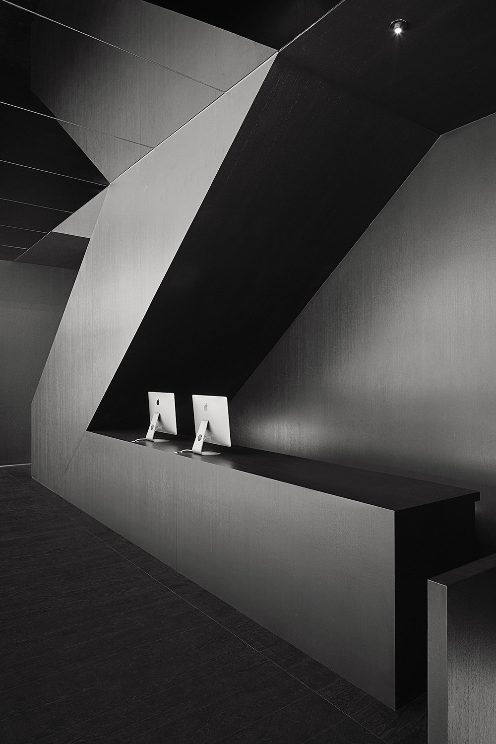 買手店設計,時尚買手店設計,零售店設計,零售空間設計,女裝店設計,(SO)What買手店,(SO)What,SND買手店,服裝零售店設計,重慶(SO)What買手店,萬社設計,萬社設計作品