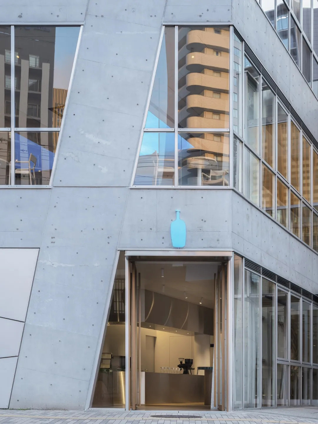 咖啡店設計,日本咖啡店設計,咖啡廳設計,小藍瓶咖啡店設計,日本大阪茶屋町區小藍瓶咖啡店,小藍瓶咖啡店,日本小藍瓶咖啡店,Studio I IN