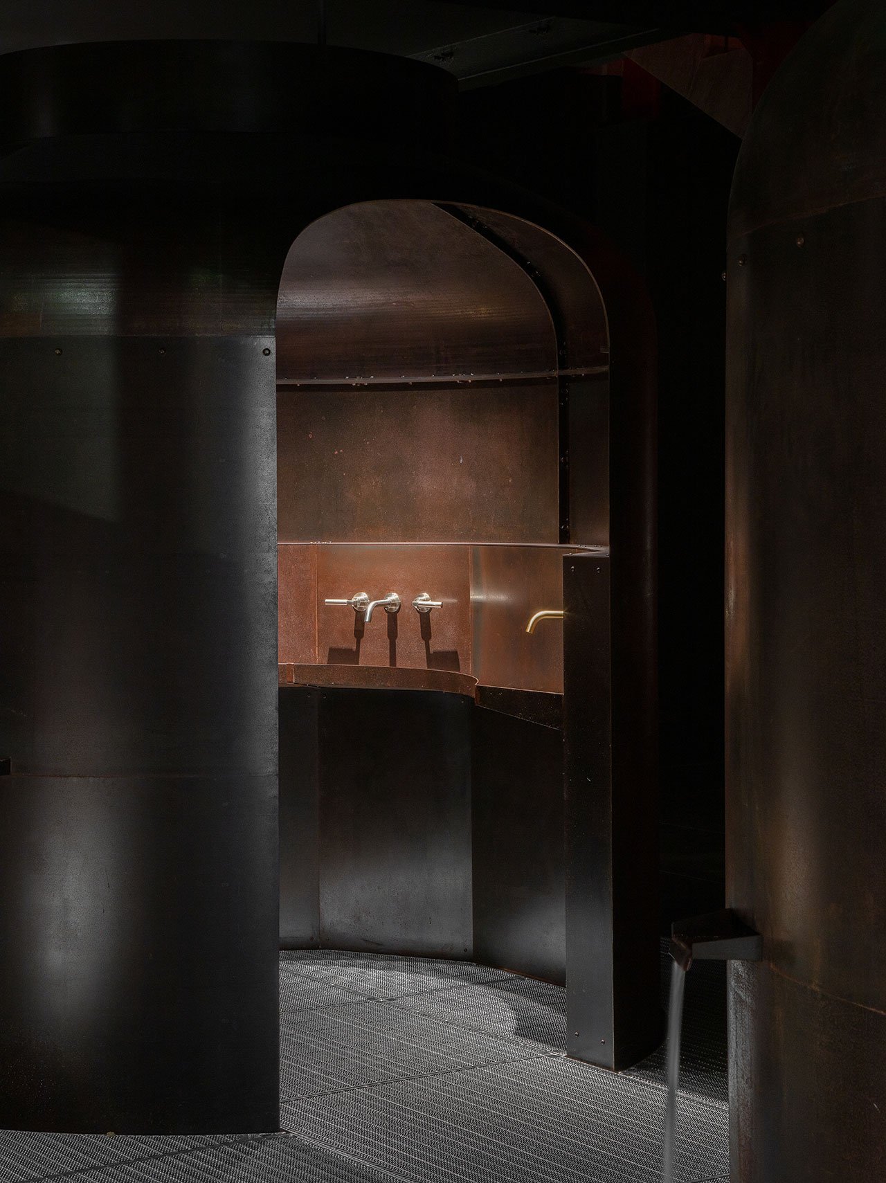 衛浴品牌展廳,展廳設計,國外展廳設計,建築改造,廠房改造,Holloway Li設計作品,企業展廳設計