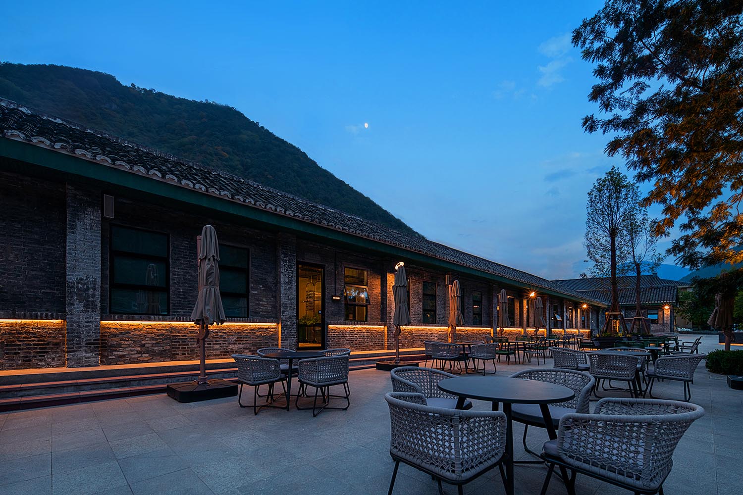 桐去108社,咖啡店,民宿,建築改造,宋揚設計事務所,聞墨空間設計,宋揚設計事務所作品,桐去108社咖啡店,桐去108社民宿,建築改造民宿,工廠改造,工業建築改造,⼴元堡川礦,雅安民宿