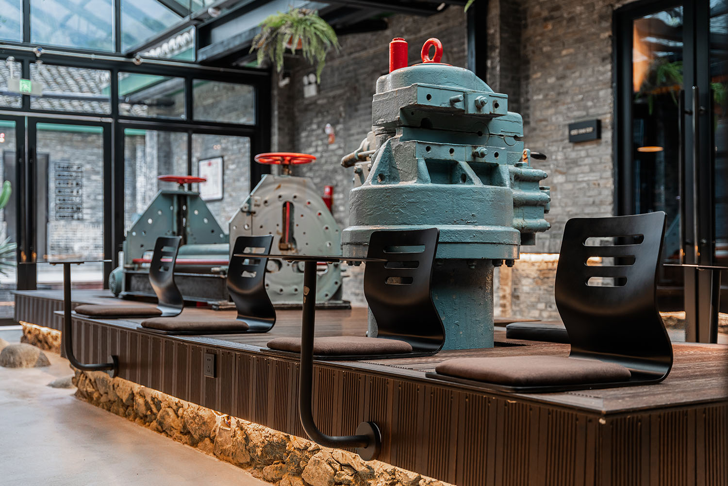 桐去108社,咖啡店,民宿,建築改造,宋揚設計事務所,聞墨空間設計,宋揚設計事務所作品,桐去108社咖啡店,桐去108社民宿,建築改造民宿,工廠改造,工業建築改造,⼴元堡川礦,雅安民宿