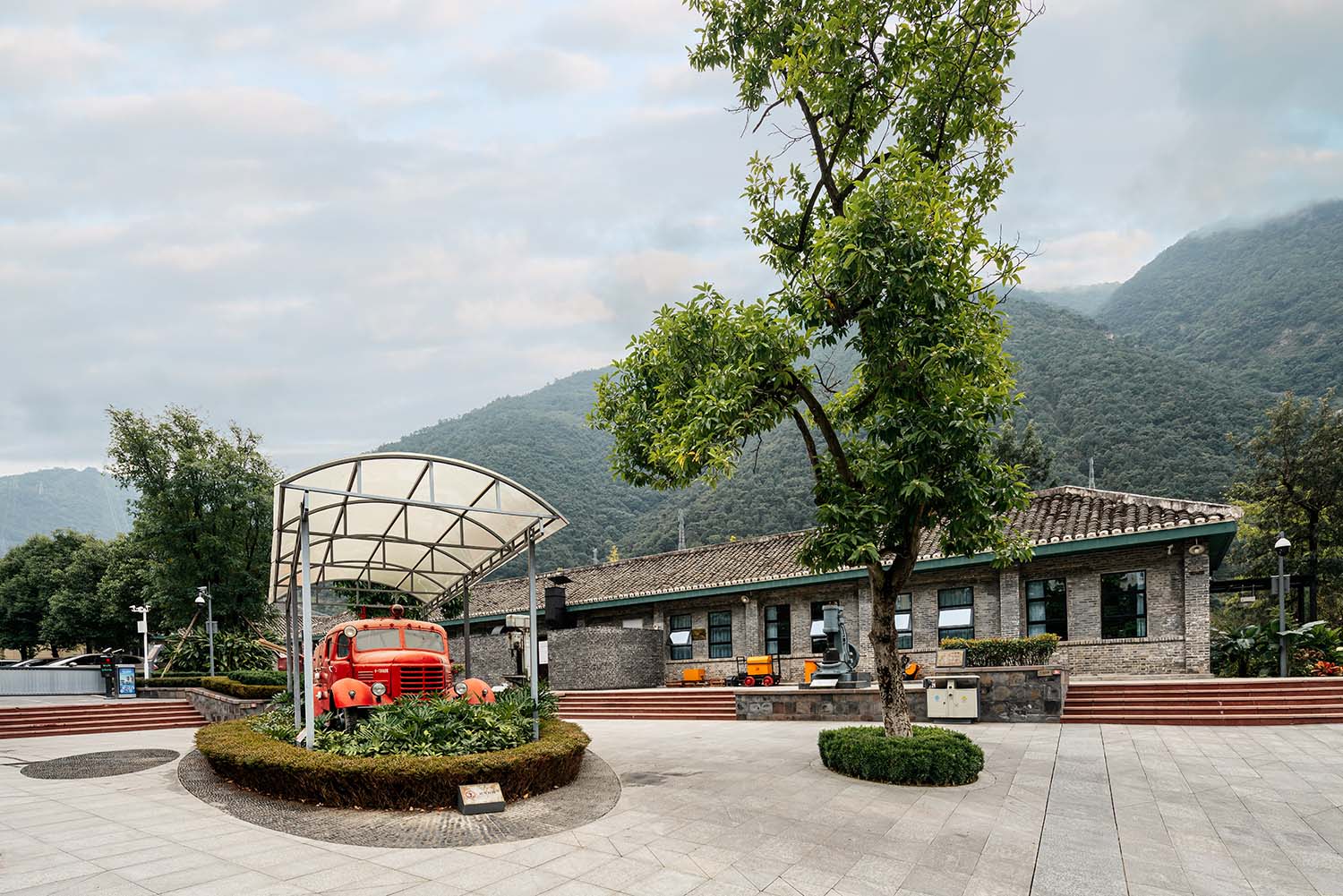 桐去108社,咖啡店,民宿,建築改造,宋揚設計事務所,聞墨空間設計,宋揚設計事務所作品,桐去108社咖啡店,桐去108社民宿,建築改造民宿,工廠改造,工業建築改造,⼴元堡川礦,雅安民宿