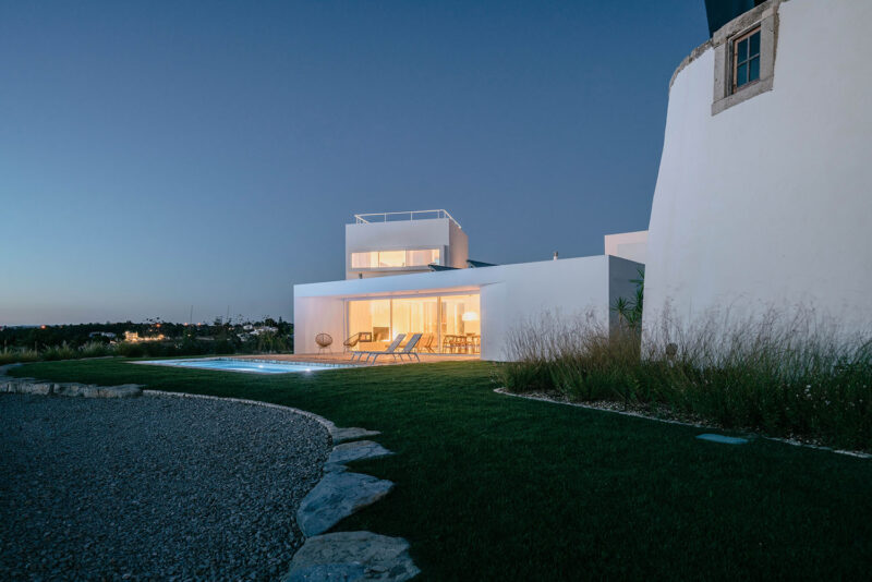 Atelier Data Architecture Firm | 葡萄牙230㎡白色美學別墅