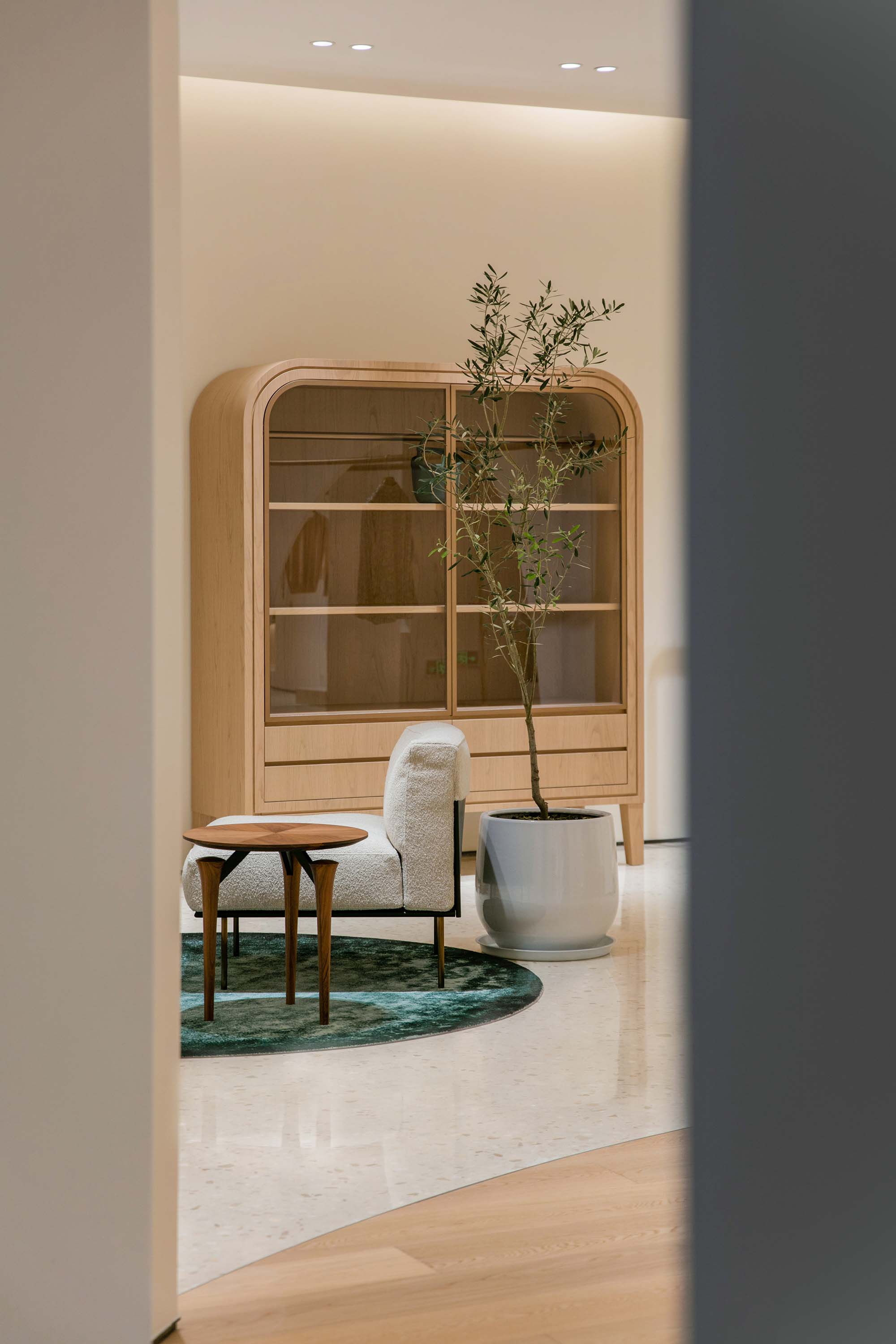 JYDP,FLORA&aiLEY上海鼎源路店,FLORA&aiLEY,JYDP間睦設計,服裝設計案例,女裝店,女裝服裝店設計,女裝品牌形象店