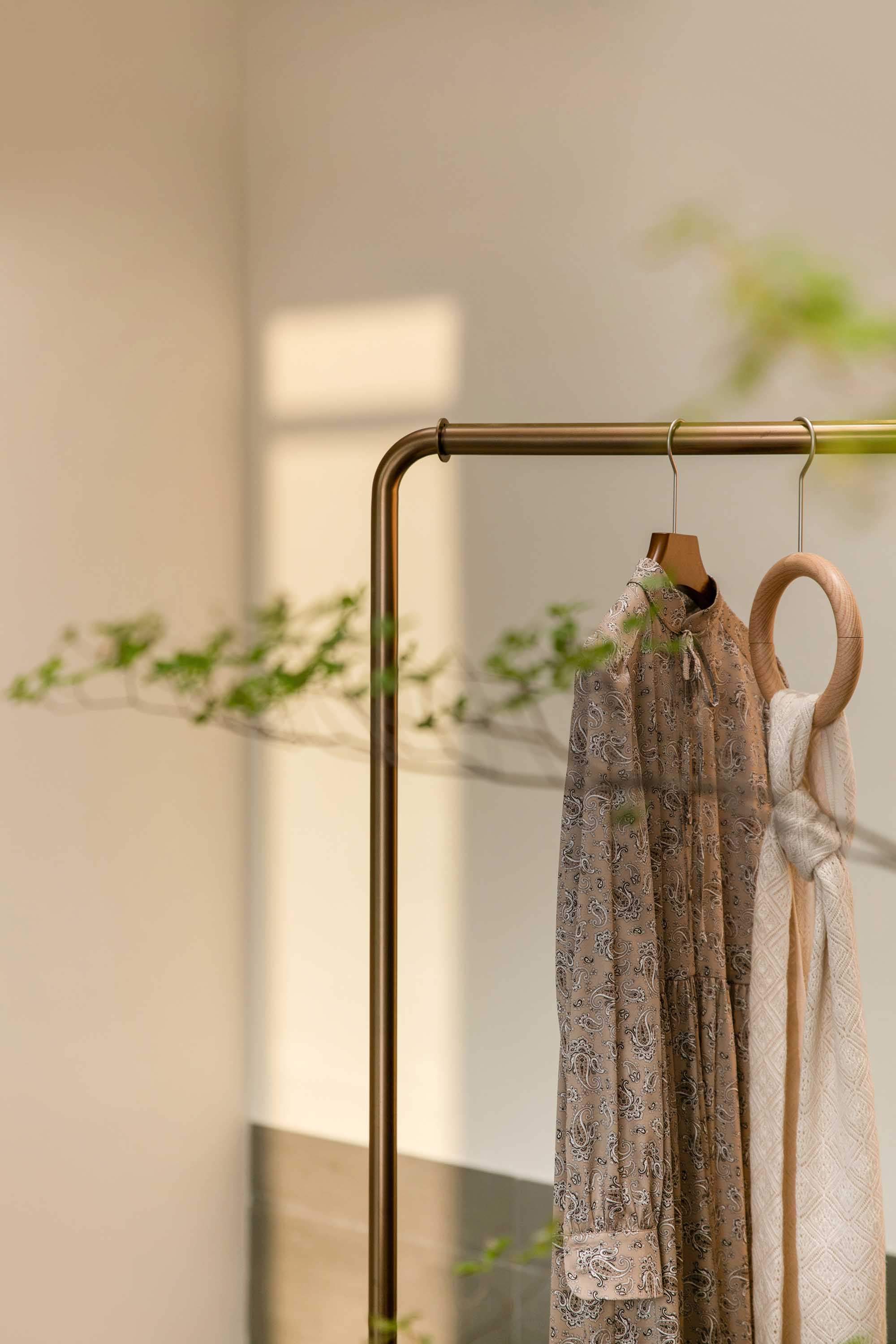 JYDP,FLORA&aiLEY上海鼎源路店,FLORA&aiLEY,JYDP間睦設計,服裝設計案例,女裝店,女裝服裝店設計,女裝品牌形象店