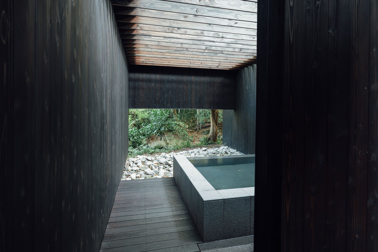 Shohei Oka,Soyu Terrace餐廳+圖書館,餐廳設計,圖書館設計,複合店設計案例,極簡主義,極簡空間設計,Yugawara Soyu Books and Retreat hotel