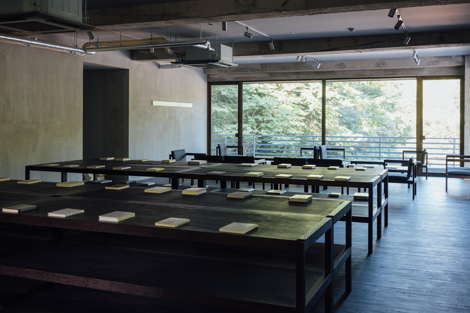 Shohei Oka,Soyu Terrace餐廳+圖書館,餐廳設計,圖書館設計,複合店設計案例,極簡主義,極簡空間設計,Yugawara Soyu Books and Retreat hotel