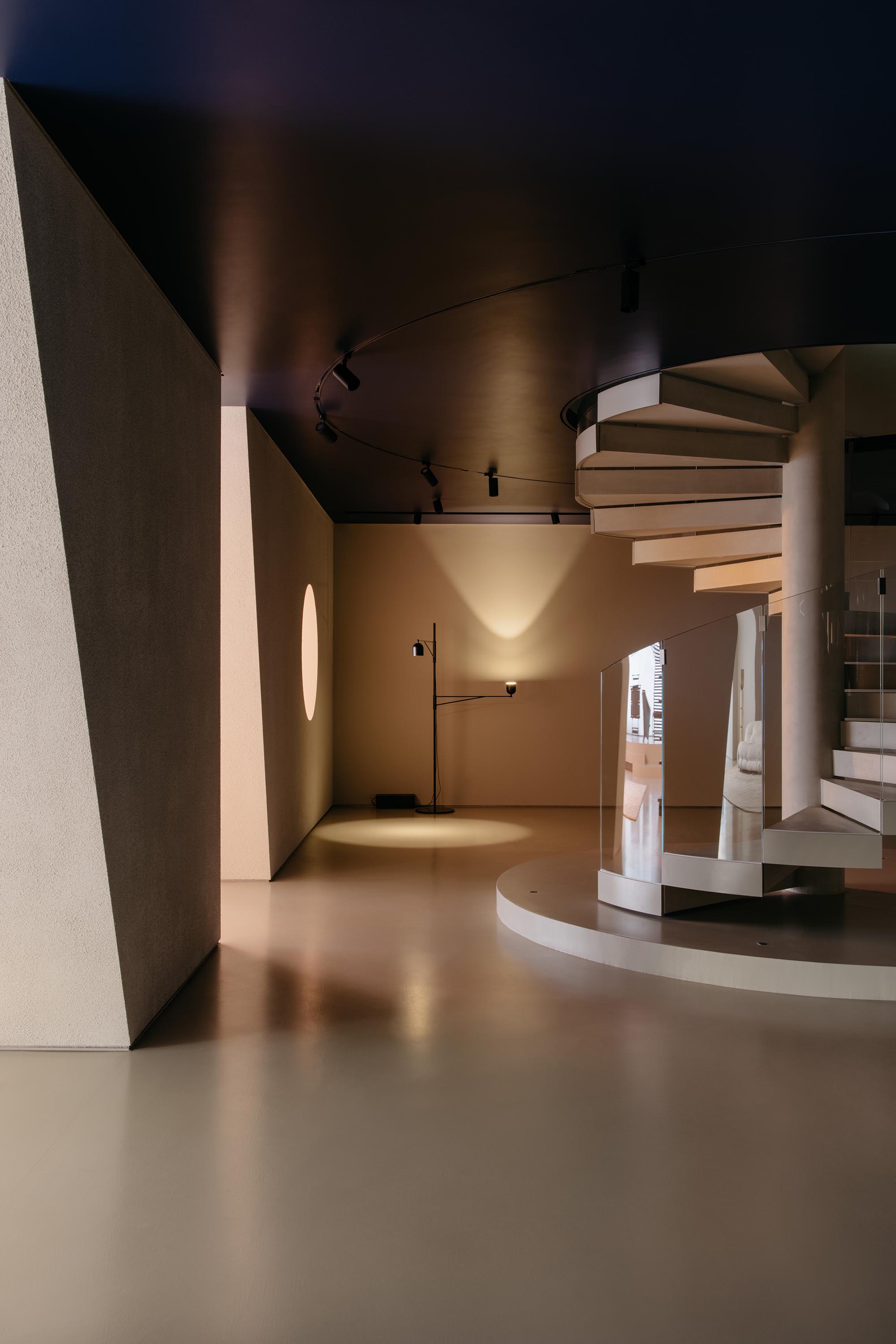 正反設計,Cassina,Cassina家具,家具展廳設計,家具展廳設計案例,OUTIN. DESIGN